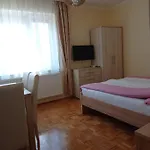 Pensión Akác 3*